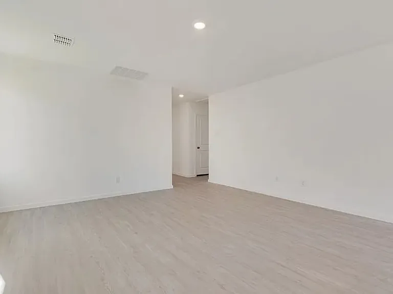 613 Holleman Dr — Photo 10