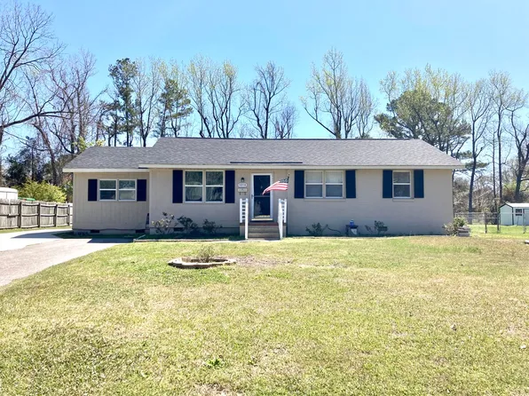 1018 Daniel Dr, Jacksonville, NC 28540
