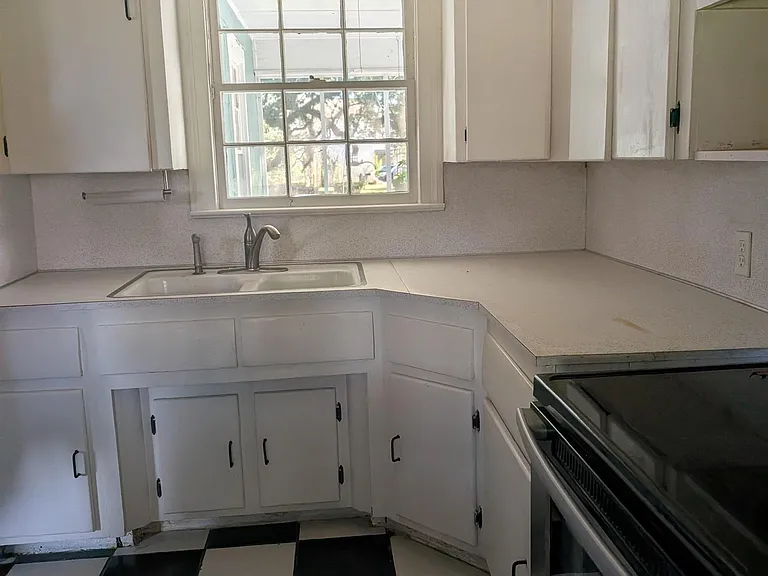 313 Burgin Ave — Photo 10