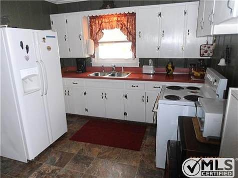 3rd image of 1108 Lindell Blvd