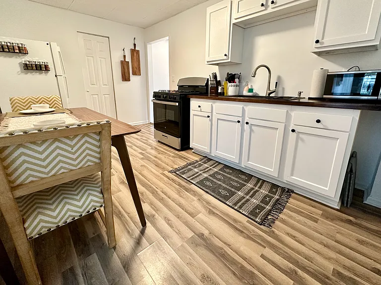 912 E Spring St #1B — Photo 10