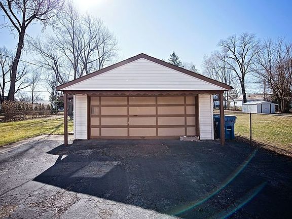2nd image of 313 Victoria Dr