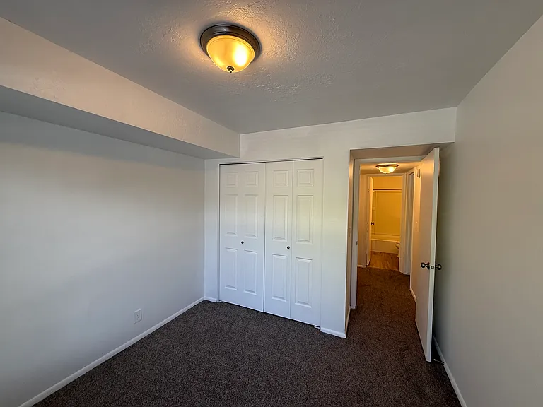 1222 E Waterside Cv — Photo 14