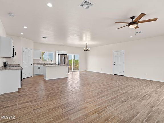 4th image of 6983 N Boswell Ln