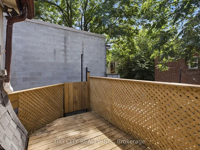 1362 Bathurst St #UPPER — Photo 13