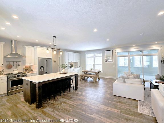 5th image of 7415 Cross Creek Dr
