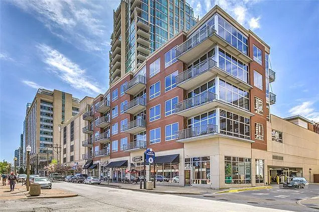 Building Photo - 9 N Euclid Ave