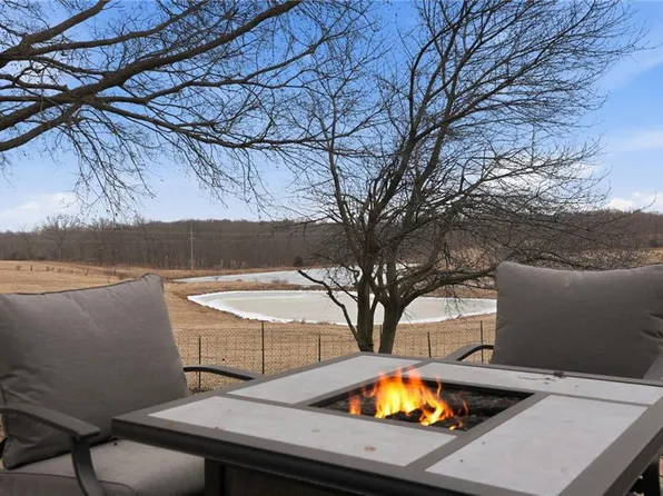 3910 Carter Dr, Smithville, MO 64089