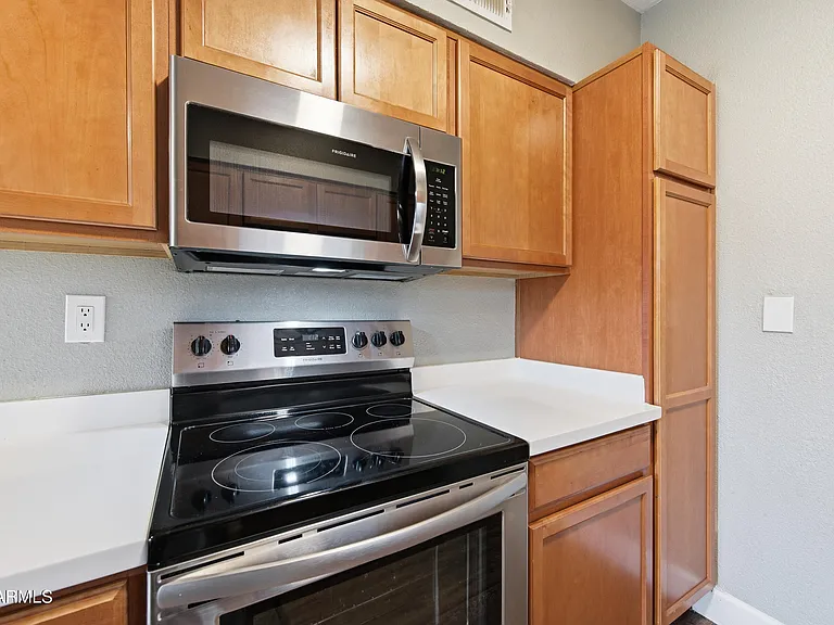 1518 W Colter St #14 — Photo 8