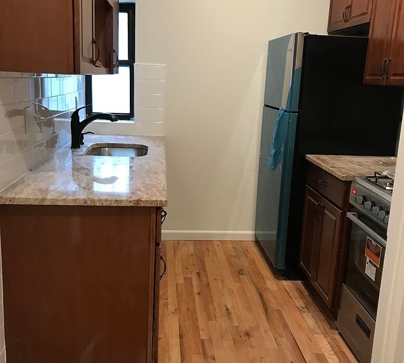 1st image of 195 1st St #1