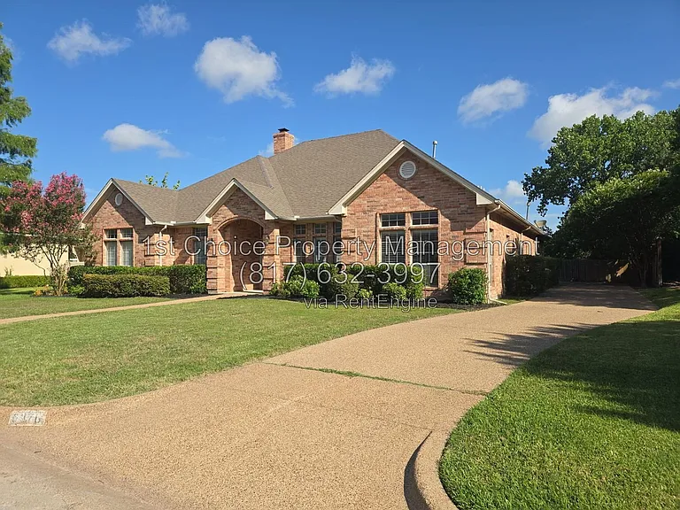6376 Newport Ct — Photo 2