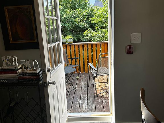 4th image of 1808 Fairmount Ave #3