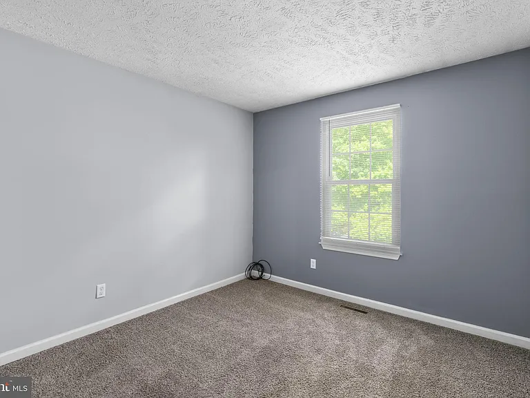 1043 Debbie Ave — Photo 26