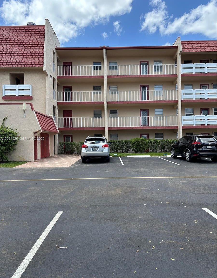 1045 Country Club Dr APT 307