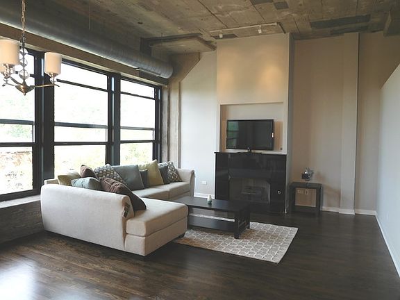 4th image of 1033 W 14th Pl Unit 317