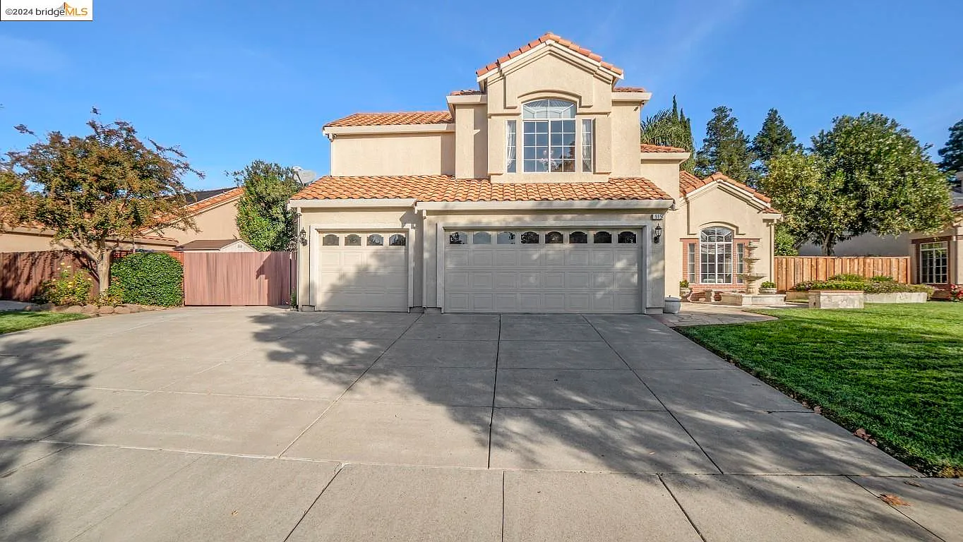 985 Outrigger Cir photo 1
