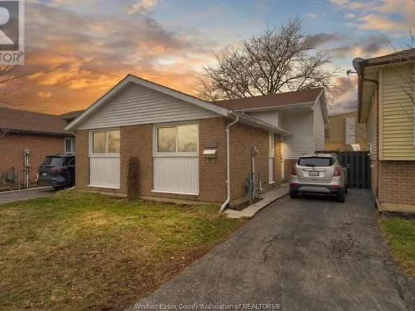 9940 Forest Glade Ct, Windsor, ON N8R 2B9