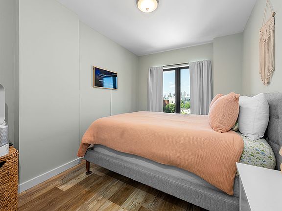 5th image of 30-82 Crescent St #4