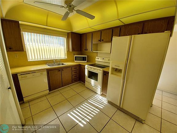 5th image of 9320 Sunrise Lakes Blvd APT 110