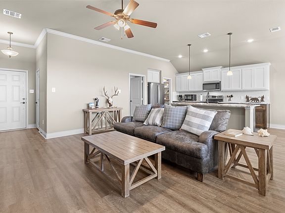 4th image of 115 Apache Dr