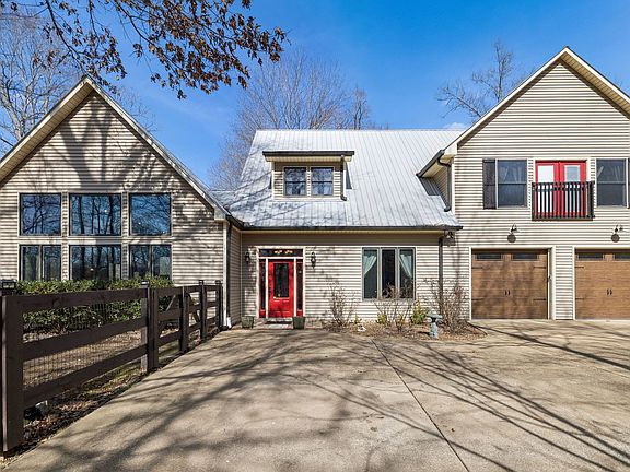 3rd image of 480 Defeated Creek Rd