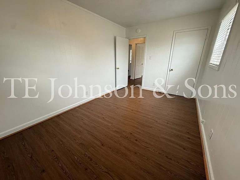 1137 N Cameron Ave #C — Photo 12