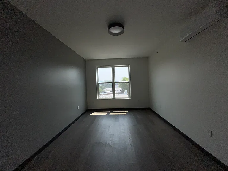 130-132 Mallory Ave #502 — Photo 11
