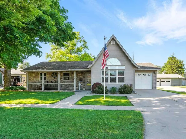 714 E Jefferson St, Washington, IA 52353