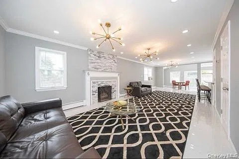 6 bed, 4.0 bath, 2494 sqft, $5,600 — Photo 2