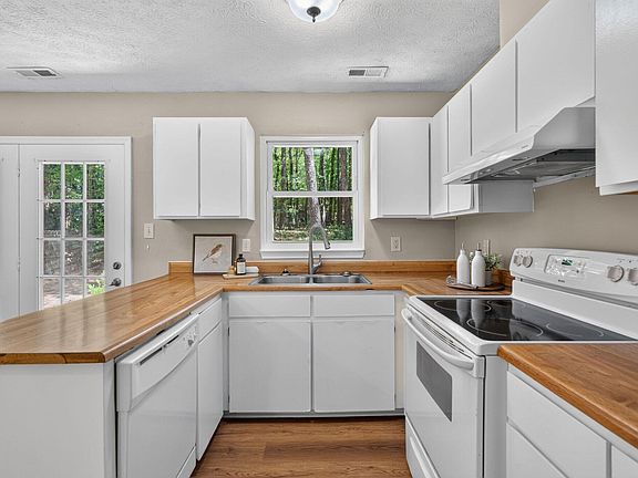 4th image of 2205 Mariner Cir