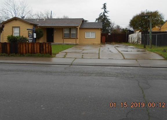 3rd image of 2215 E Poplar St