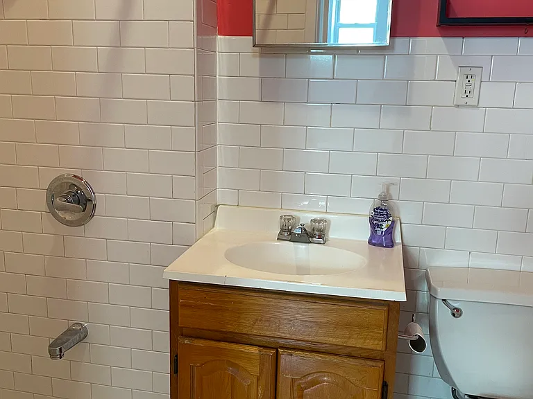428 Lorimer St #1B — Photo 5