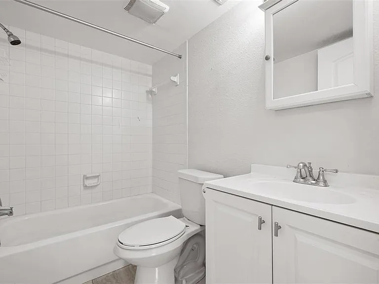 3223 Beneva Rd #101 — Photo 11