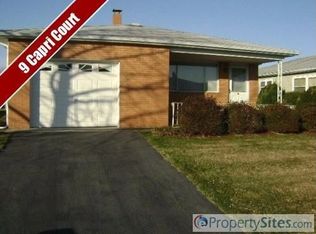 9 Capri Ct, Toms River, NJ 08757
