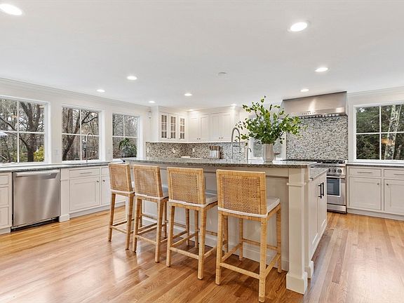 4th image of 44 Sarah Way
