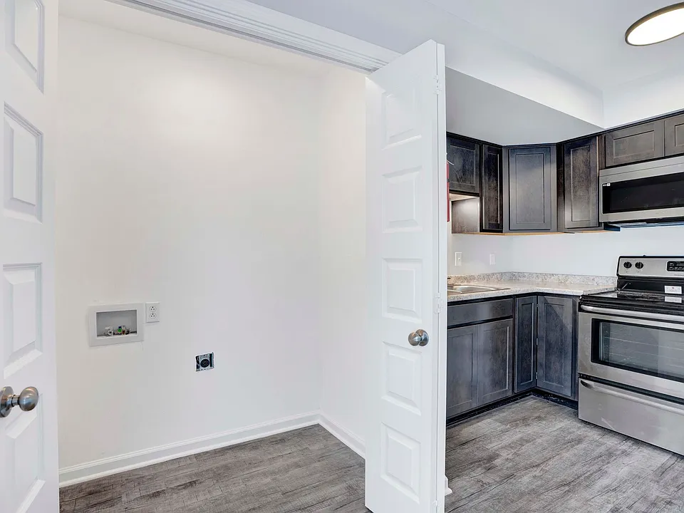 1108 Pembroke Oak Grove Rd #18