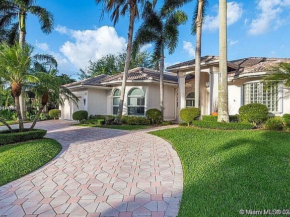 3rd image of 2526 Golf View Dr
