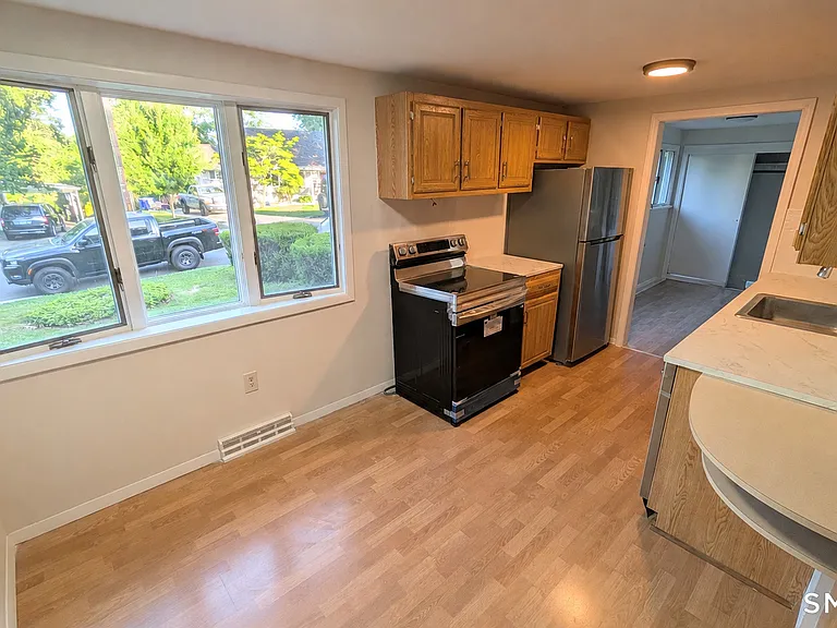 21 Rondy Ln — Photo 3