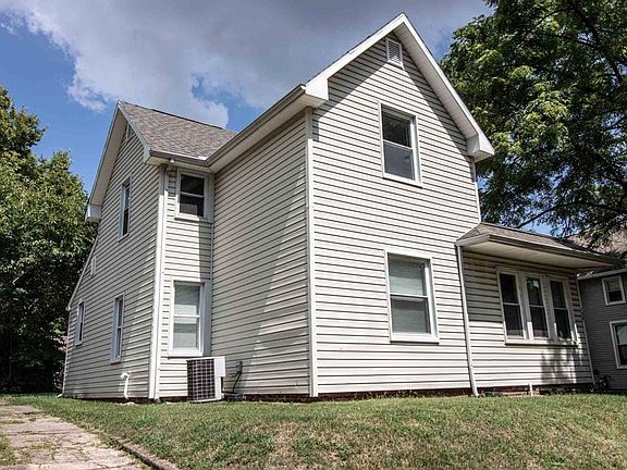 2nd image of 128 E Oak St #1