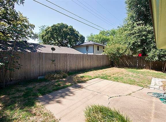 5th image of 2310 Normandy Dr