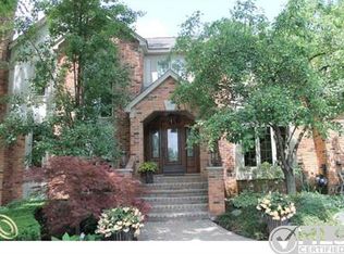 1258 Water Cliff Dr, Bloomfield Hills, MI