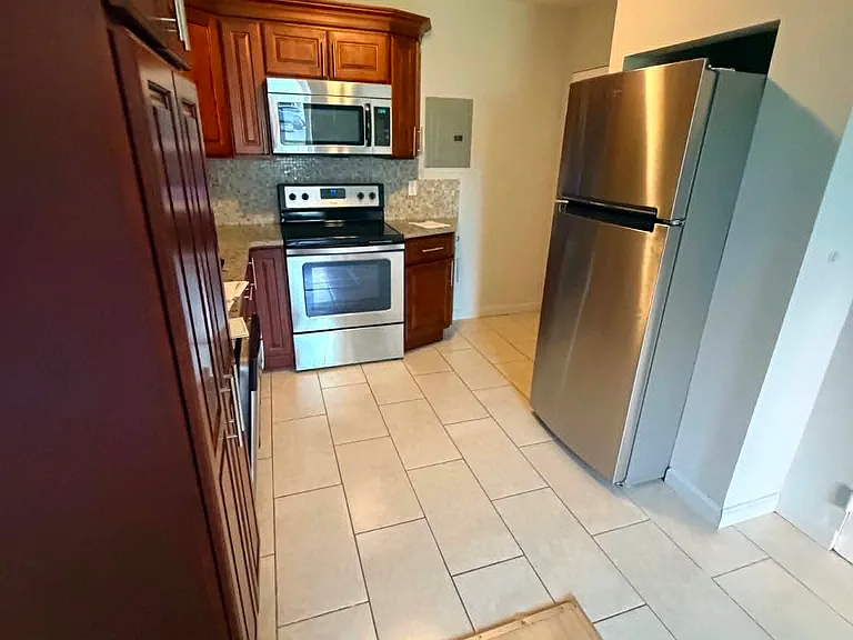 133 Warren St #3 — Photo 4