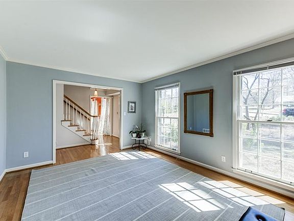 4th image of 3908 Parkcrest Dr