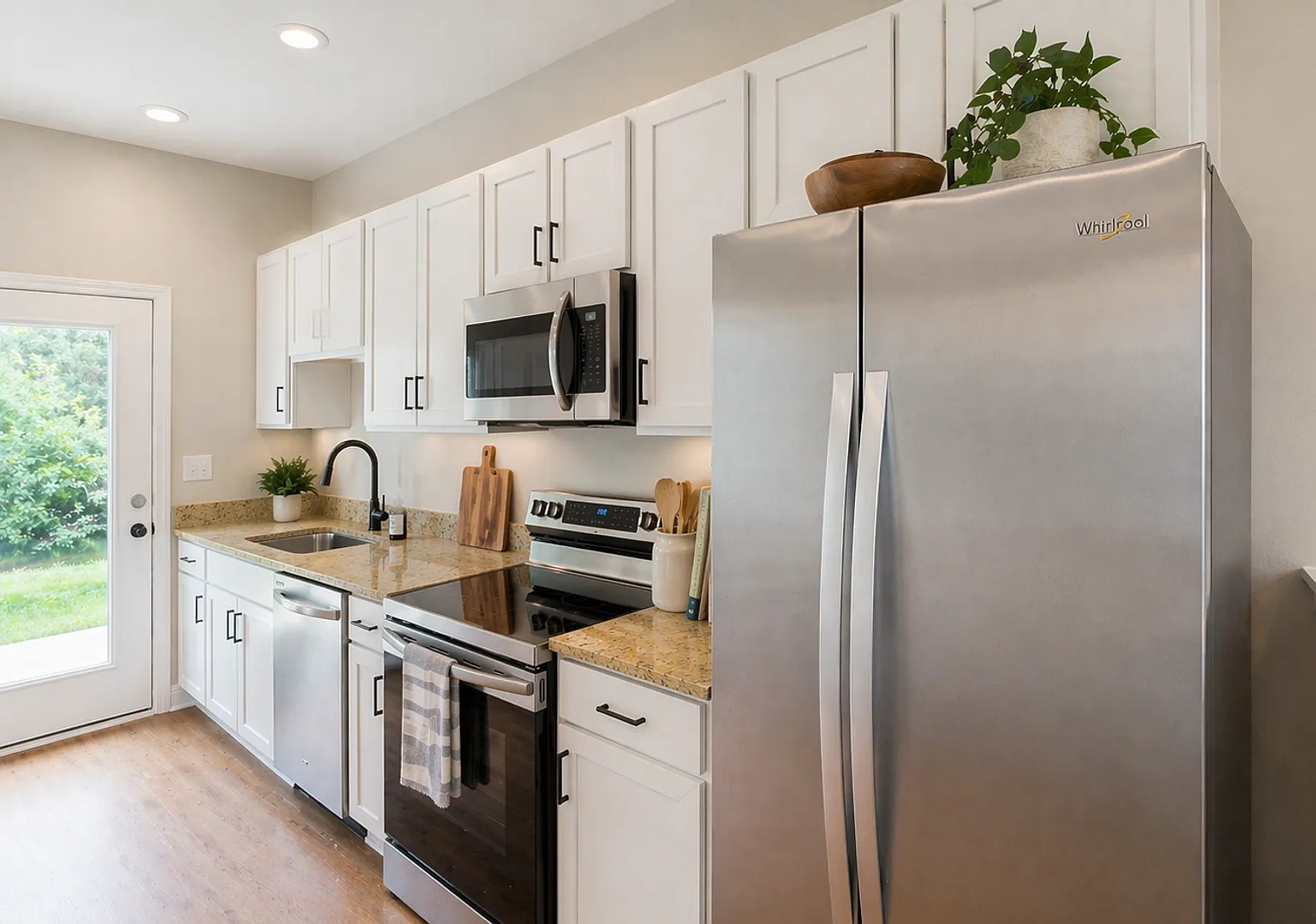 Columbia, TN Two Bedroom Townhome With Flex Room! — Photo 4