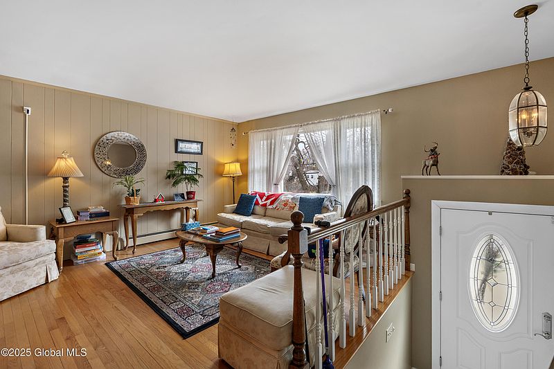 4th image of 35 Lincoln Avenue