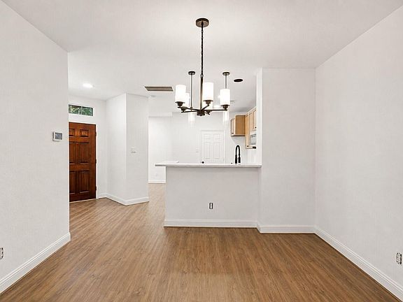 5th image of 47 Alderon Woods Pl