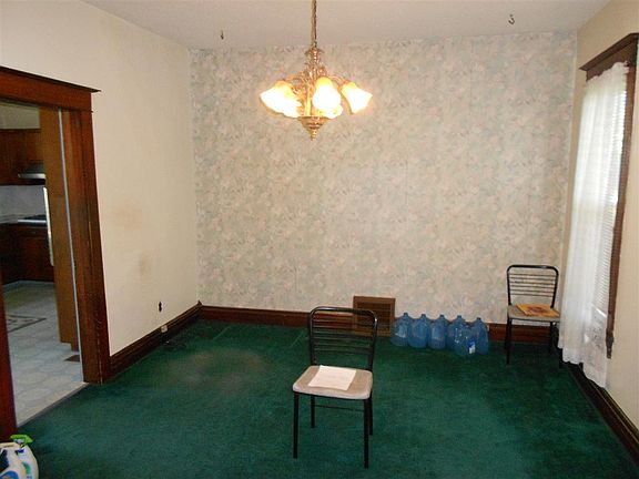 3rd image of 322 N Elm St