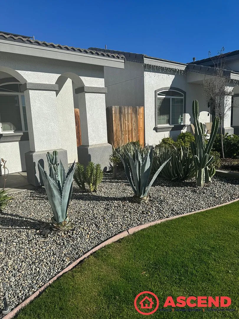 Elegant 4BD/2BA Home in Bakersfield's 93307 Solar, Granite Countertops, Vinyl Flooring & Small Pe... — Photo 2