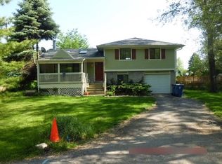 8327 W 105th St, Palos Hills, IL