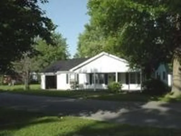 301 Acklen St, Greenfield, TN 38230